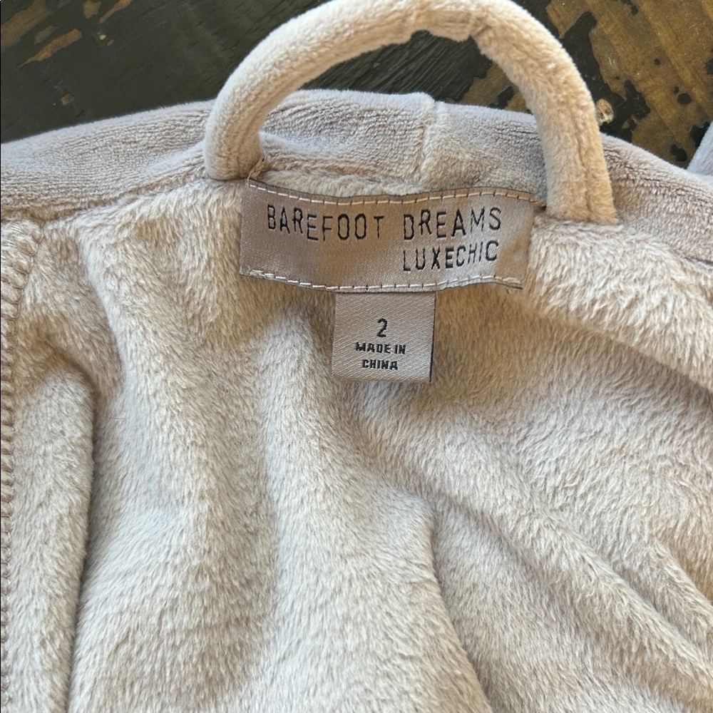 Barefoot Dreams Luxe Chic Soft Taupe Pinkish Robe with Hood - Picture 8 of 9
